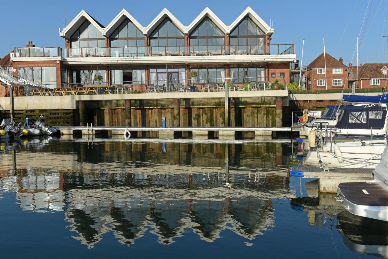 Royal Southern Yacht Club Hamble-le-Rice Exterior photo